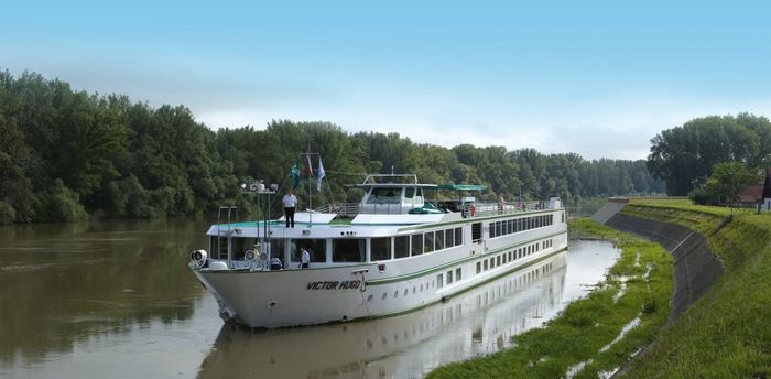 Shore excursions and activities on MS Victor Hugo